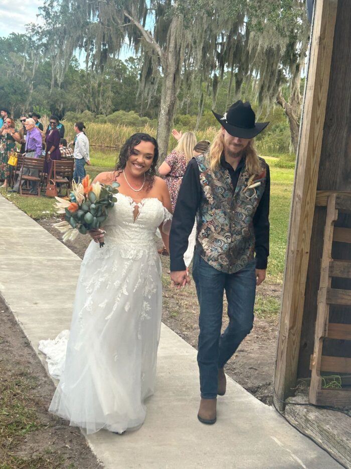 Image showing real wedding images at elegantbarns